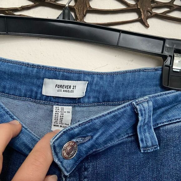 Bundle 3 for $50 | High waisted jeans 🦋 - Picture 4 of 4